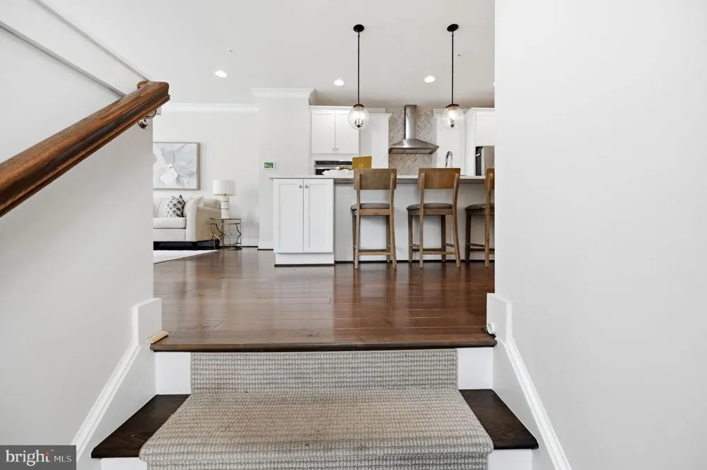 2874 LOWEN ROAD Alexandria, VA 22303