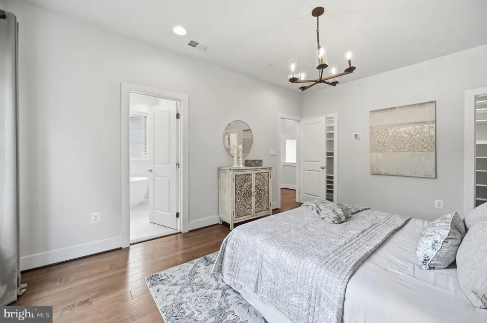 2874 LOWEN ROAD Alexandria, VA 22303