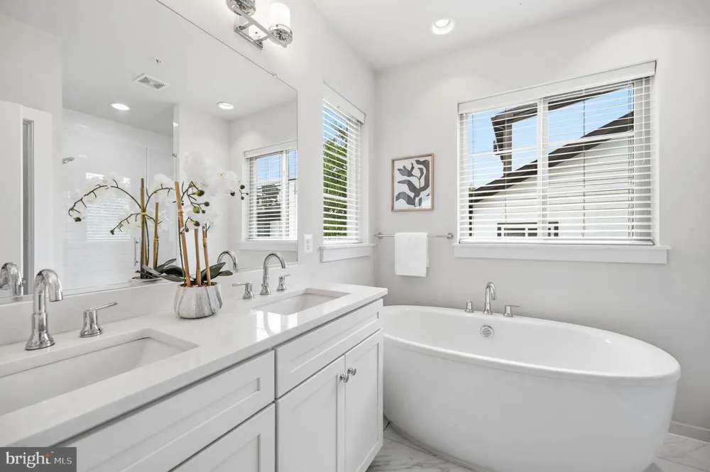 2874 LOWEN ROAD Alexandria, VA 22303