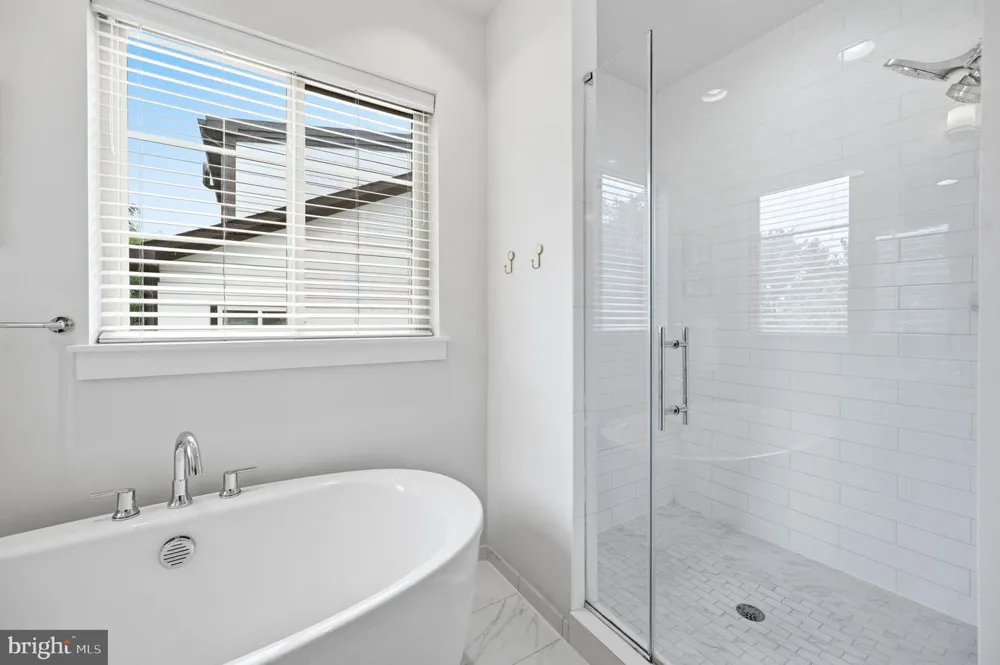 2874 LOWEN ROAD Alexandria, VA 22303