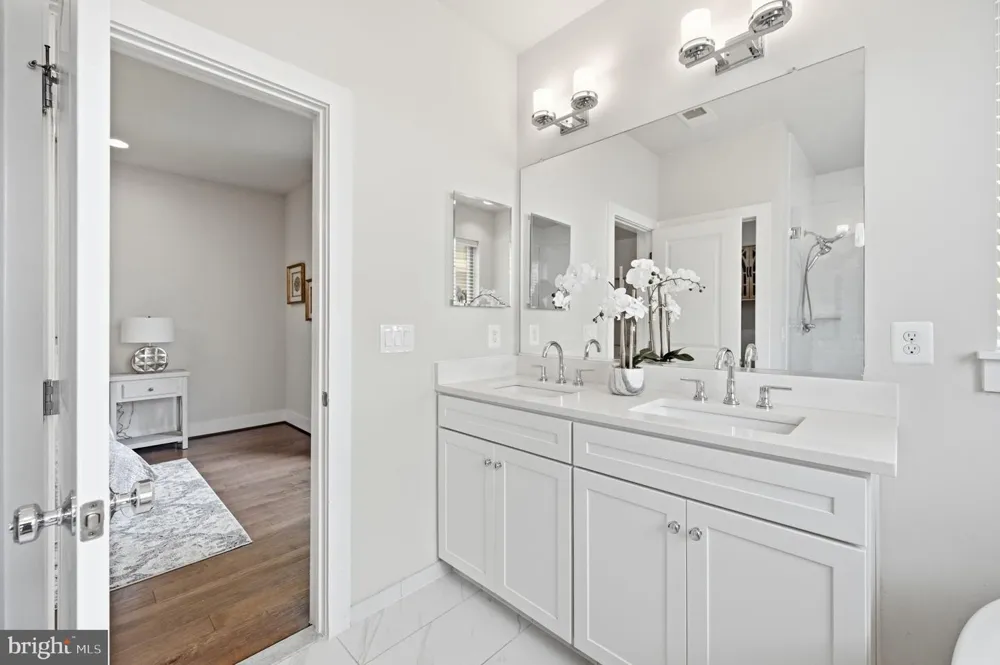 2874 LOWEN ROAD Alexandria, VA 22303