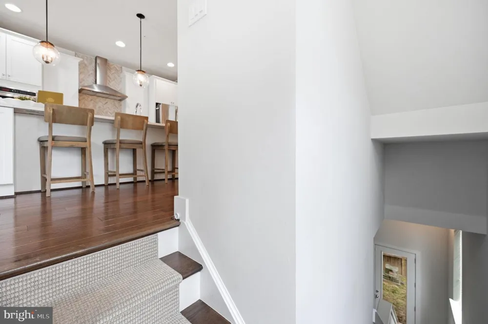 2874 LOWEN ROAD Alexandria, VA 22303