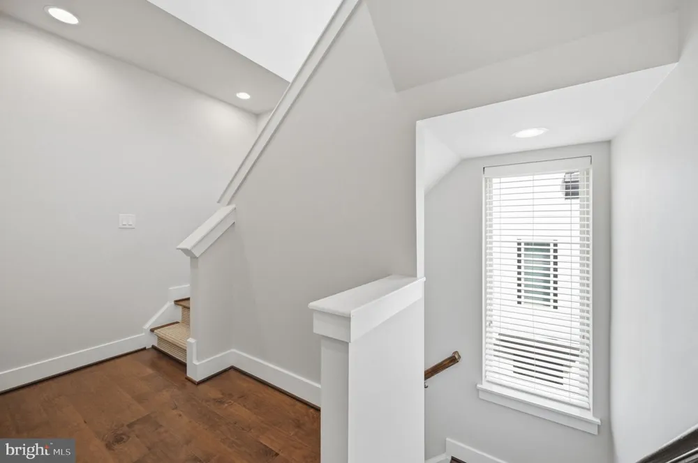 2874 LOWEN ROAD Alexandria, VA 22303