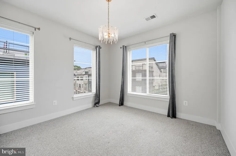 2874 LOWEN ROAD Alexandria, VA 22303