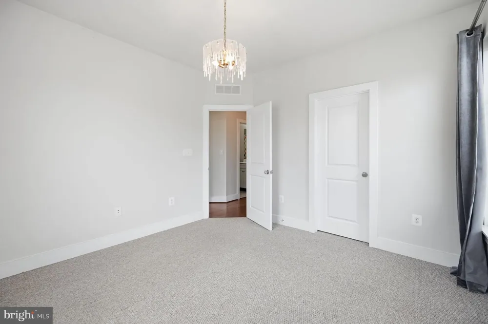 2874 LOWEN ROAD Alexandria, VA 22303