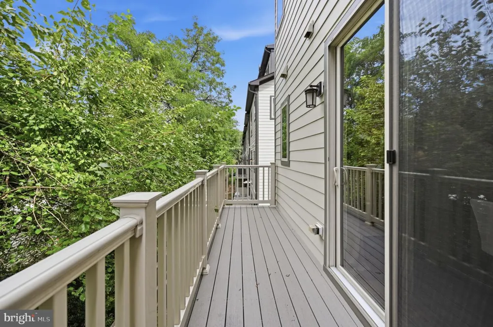 2874 LOWEN ROAD Alexandria, VA 22303