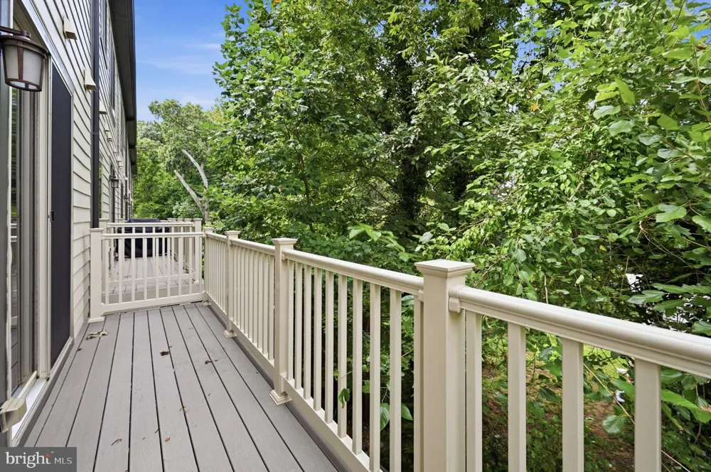 2874 LOWEN ROAD Alexandria, VA 22303