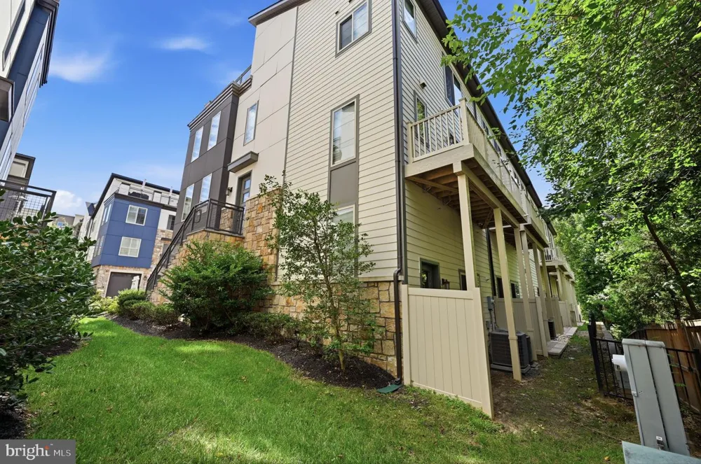 2874 LOWEN ROAD Alexandria, VA 22303