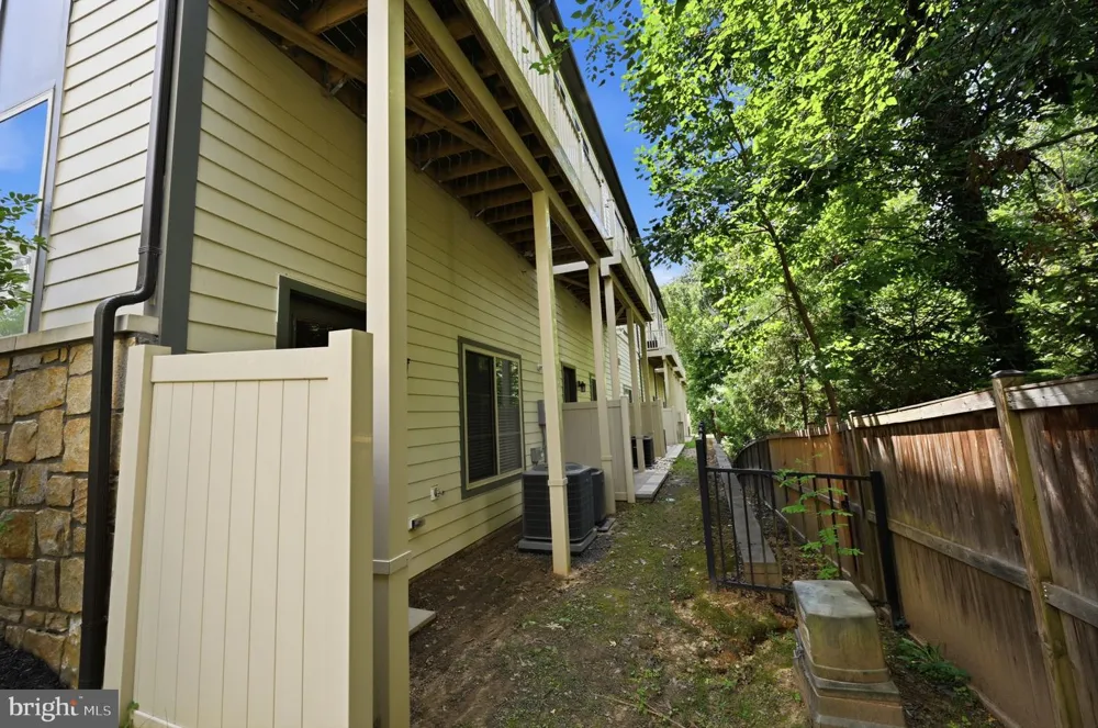2874 LOWEN ROAD Alexandria, VA 22303