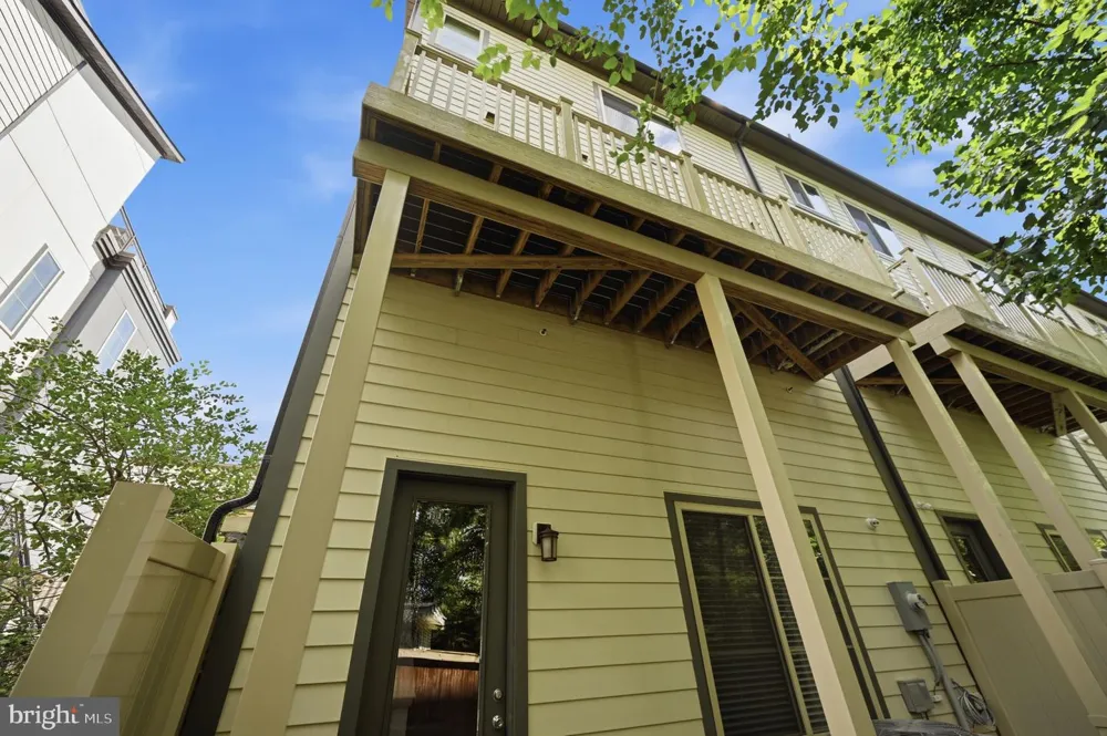 2874 LOWEN ROAD Alexandria, VA 22303