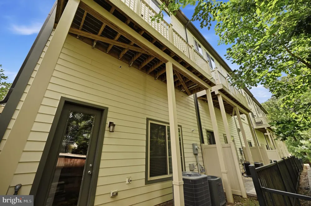 2874 LOWEN ROAD Alexandria, VA 22303