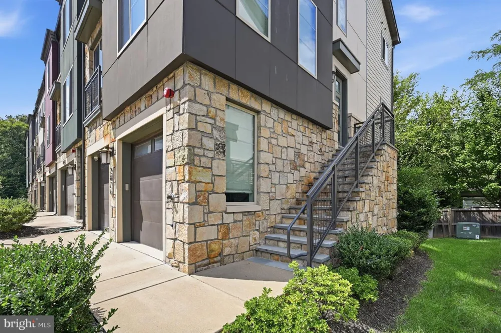 2874 LOWEN ROAD Alexandria, VA 22303