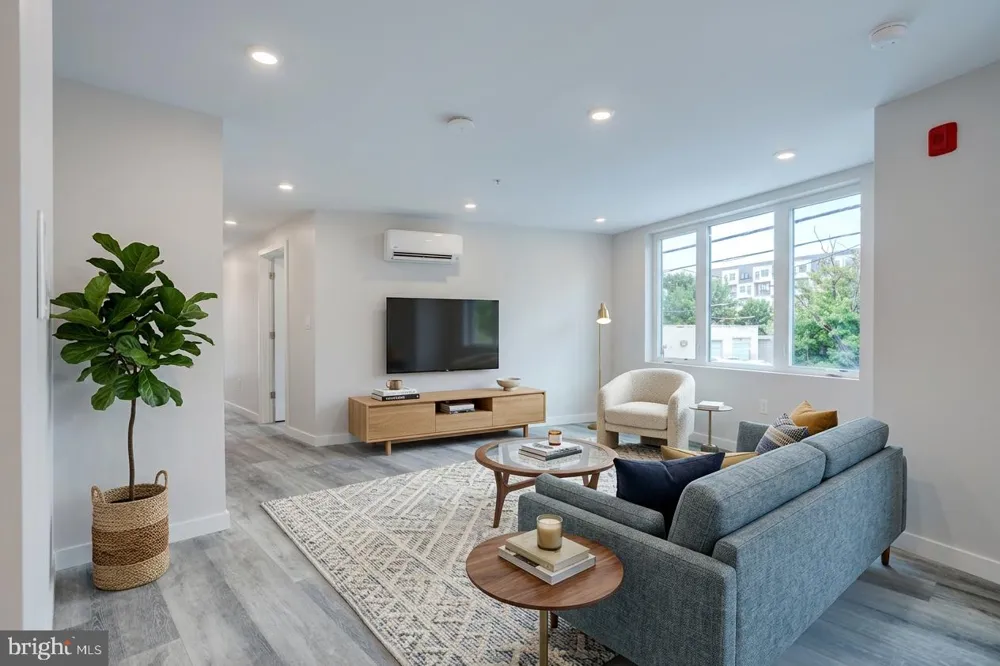 2240 FRANKFORD AVENUE #4 Philadelphia, PA 19125