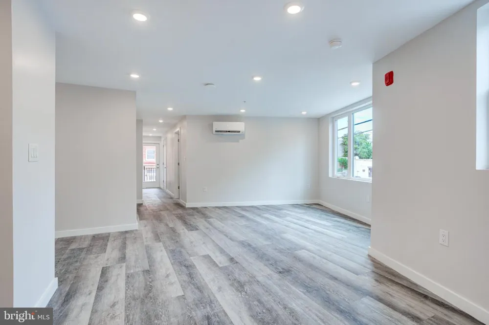 2240 FRANKFORD AVENUE #4 Philadelphia, PA 19125
