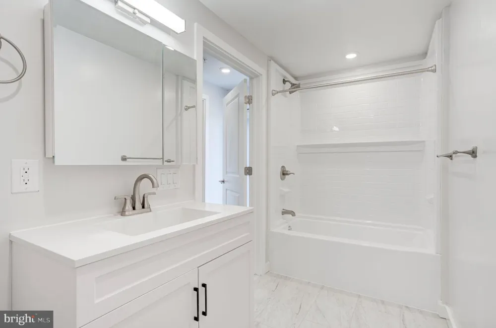 2240 FRANKFORD AVENUE #4 Philadelphia, PA 19125