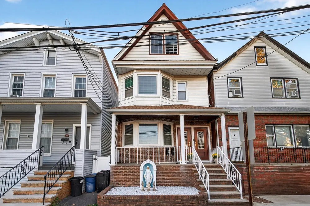 257 KENNEDY BLVD Bayonne, NJ 07002