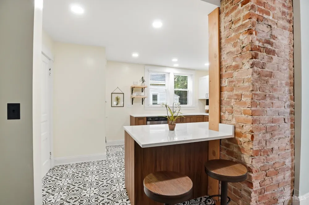5300 Stewart Avenue Cincinnati, OH 45227