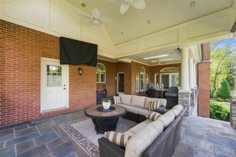5595 Boomer Road Cincinnati, OH 45247