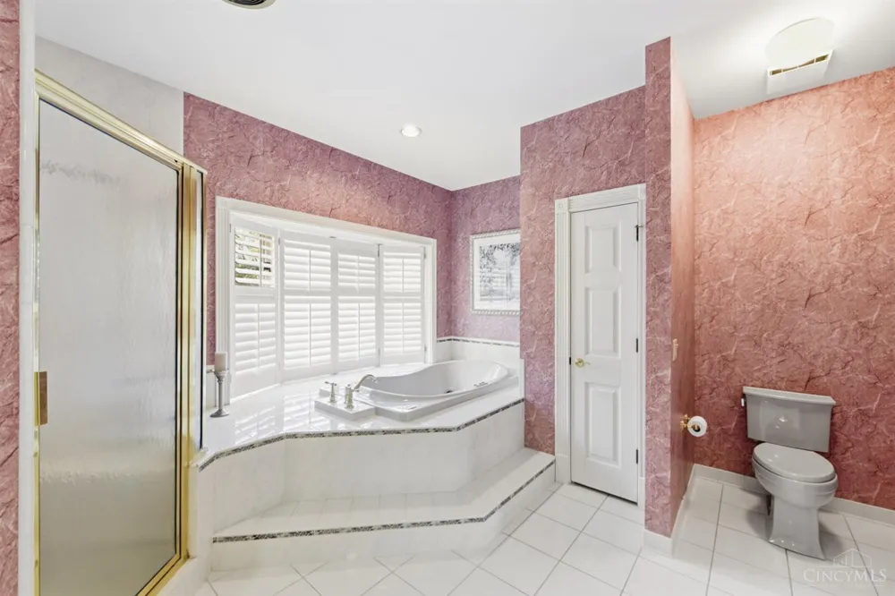 5595 Boomer Road Cincinnati, OH 45247