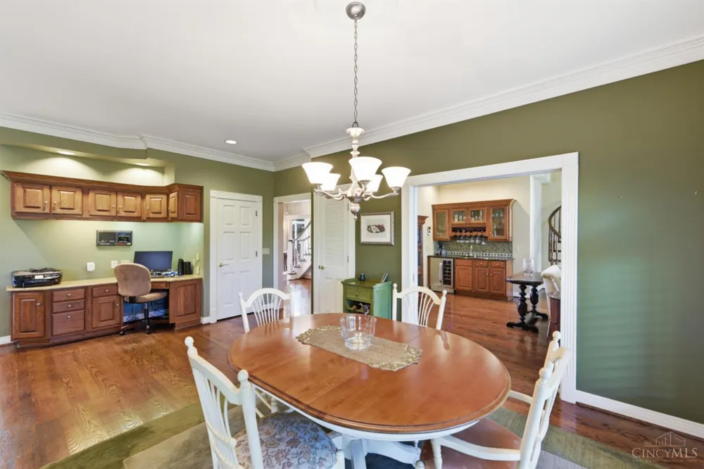 5595 Boomer Road Cincinnati, OH 45247