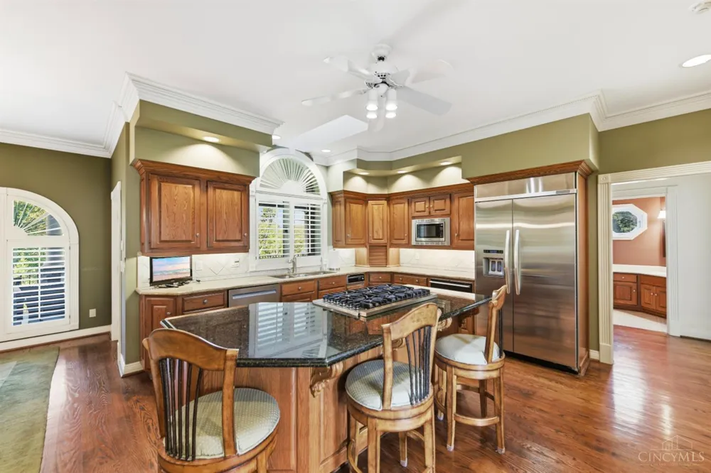 5595 Boomer Road Cincinnati, OH 45247