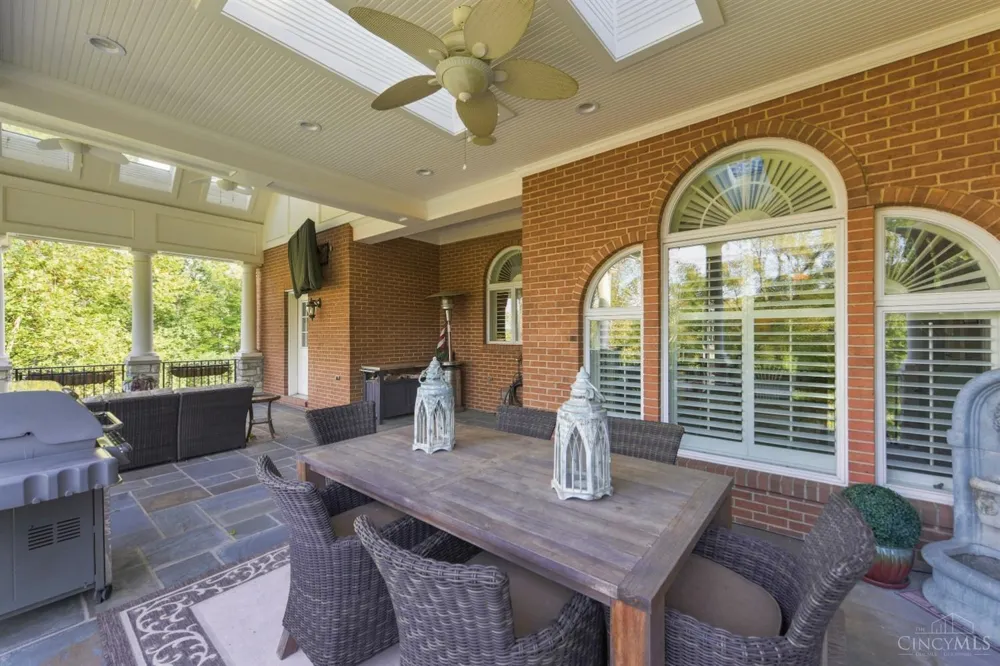 5595 Boomer Road Cincinnati, OH 45247