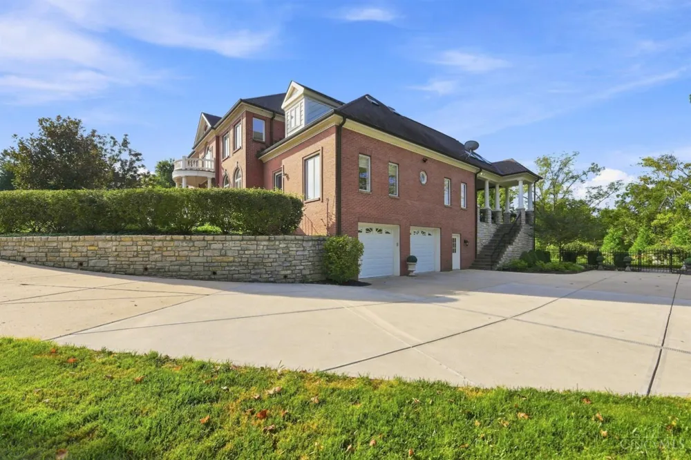 5595 Boomer Road Cincinnati, OH 45247