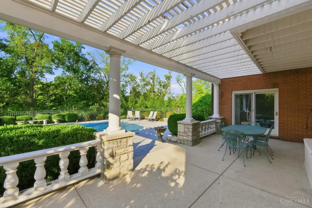5595 Boomer Road Cincinnati, OH 45247