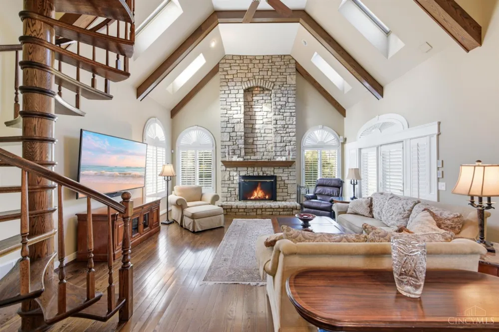 5595 Boomer Road Cincinnati, OH 45247
