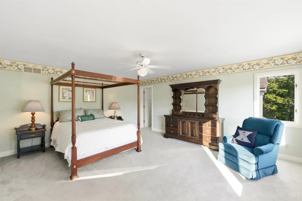 5595 Boomer Road Cincinnati, OH 45247
