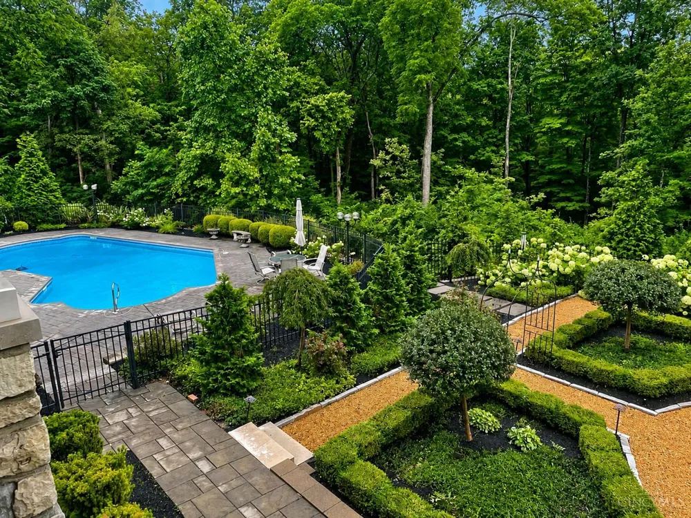 5595 Boomer Road Cincinnati, OH 45247