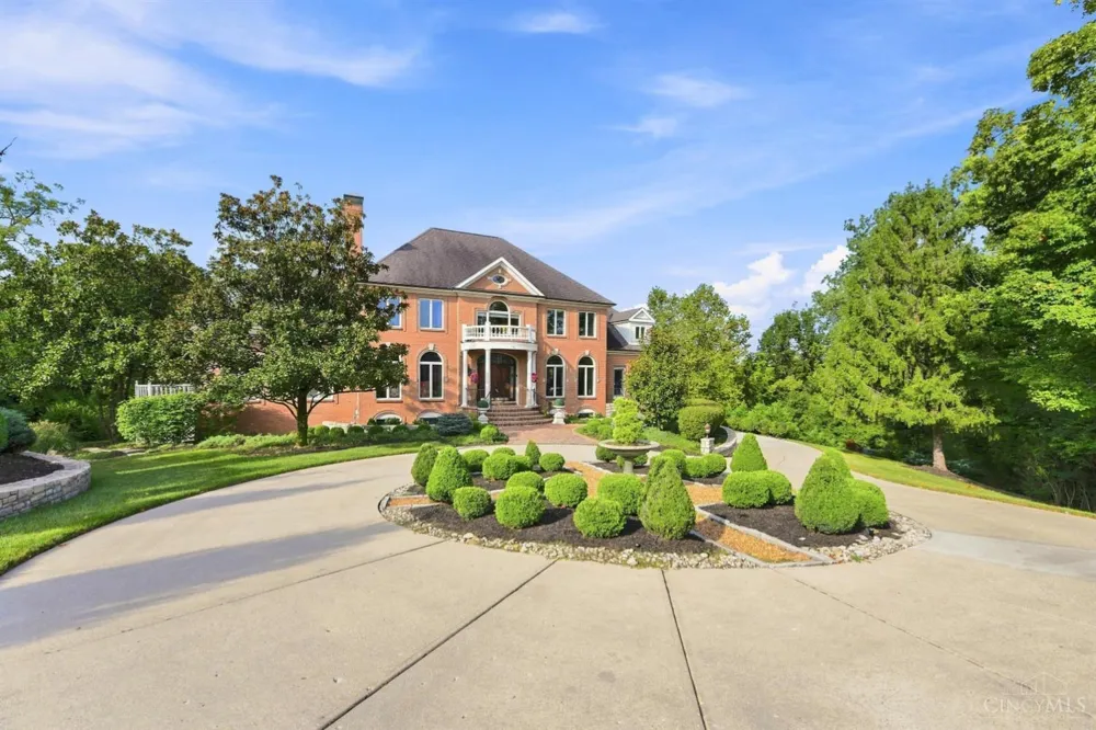 5595 Boomer Road Cincinnati, OH 45247