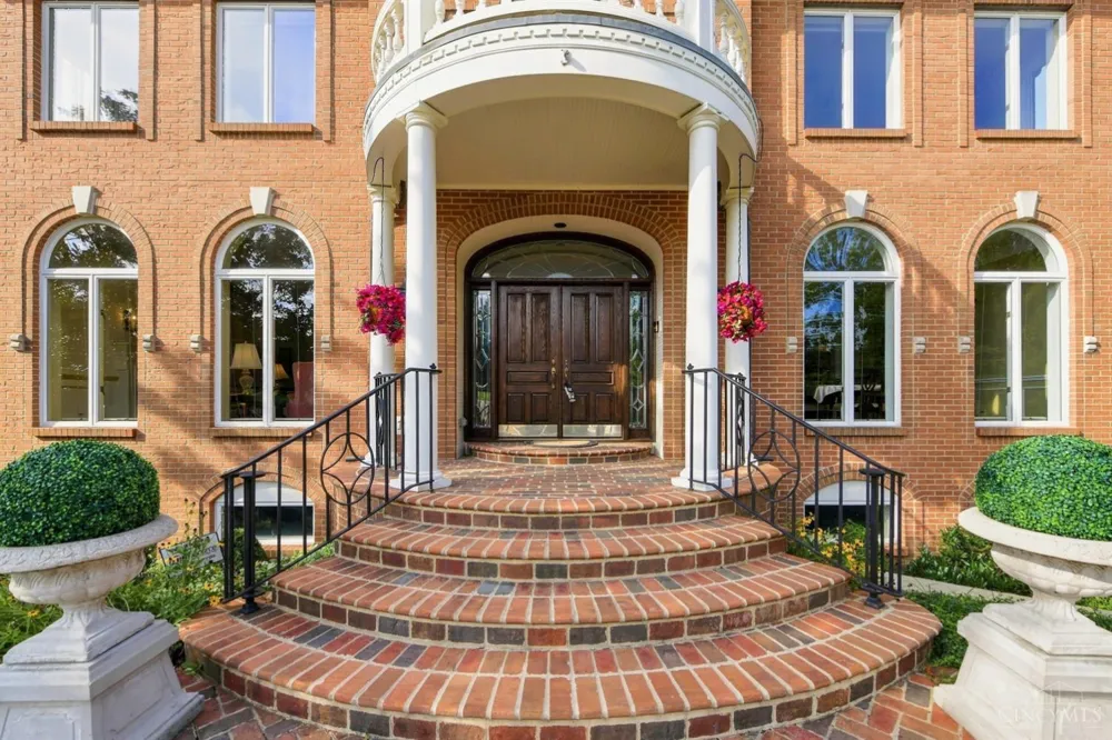 5595 Boomer Road Cincinnati, OH 45247