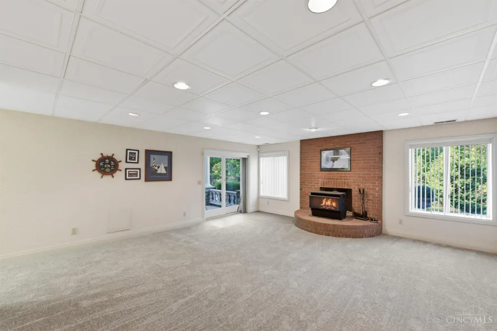 5595 Boomer Road Cincinnati, OH 45247