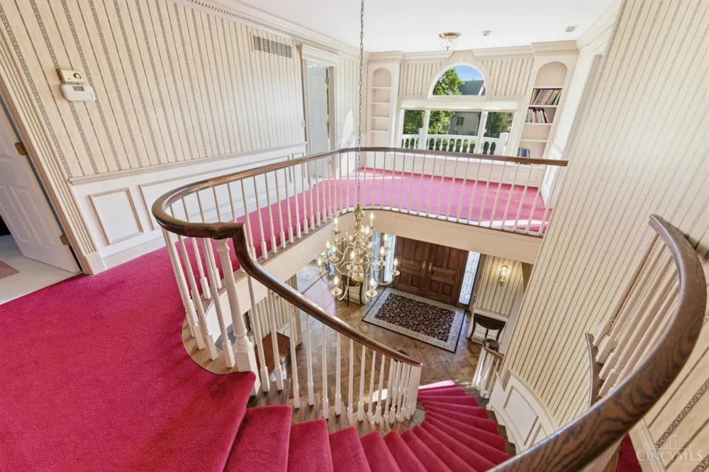 5595 Boomer Road Cincinnati, OH 45247