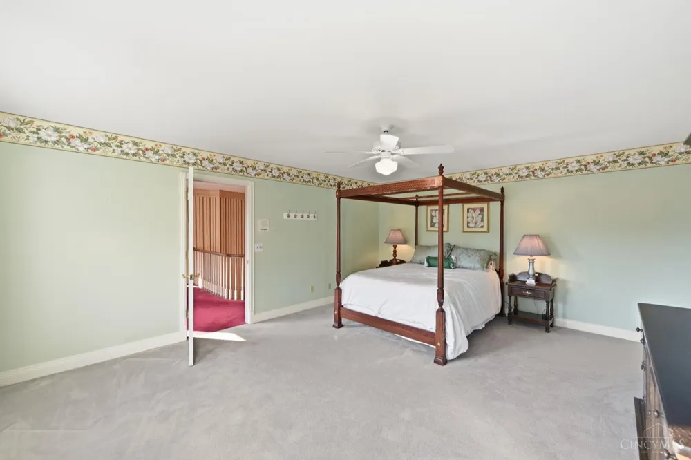 5595 Boomer Road Cincinnati, OH 45247