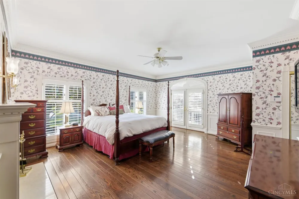5595 Boomer Road Cincinnati, OH 45247