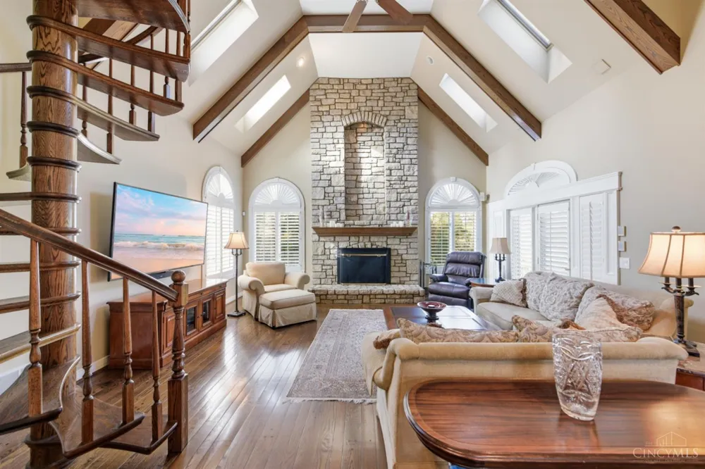 5595 Boomer Road Cincinnati, OH 45247