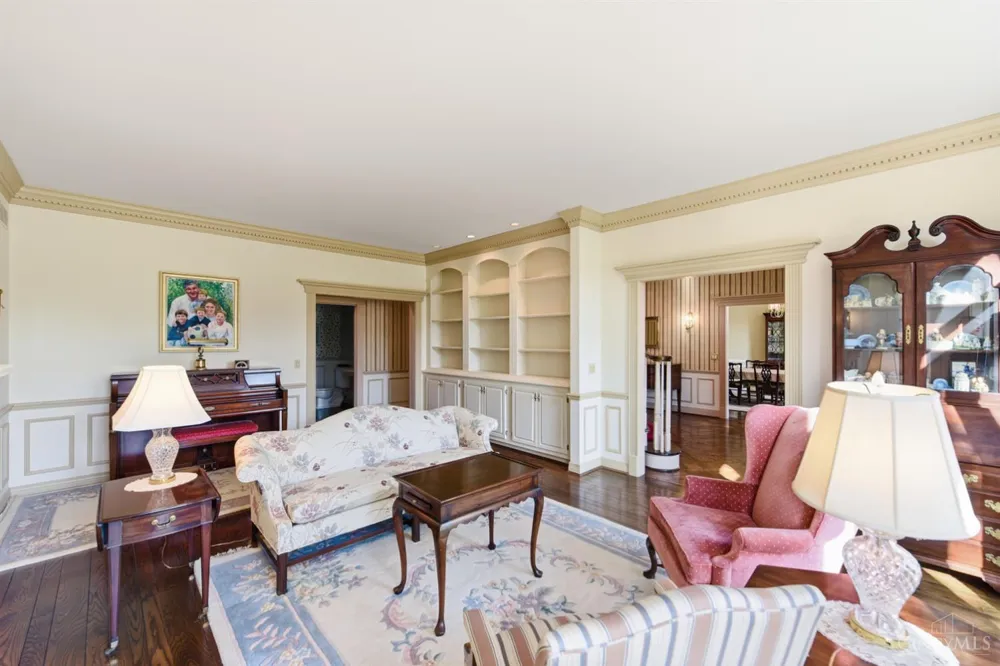 5595 Boomer Road Cincinnati, OH 45247
