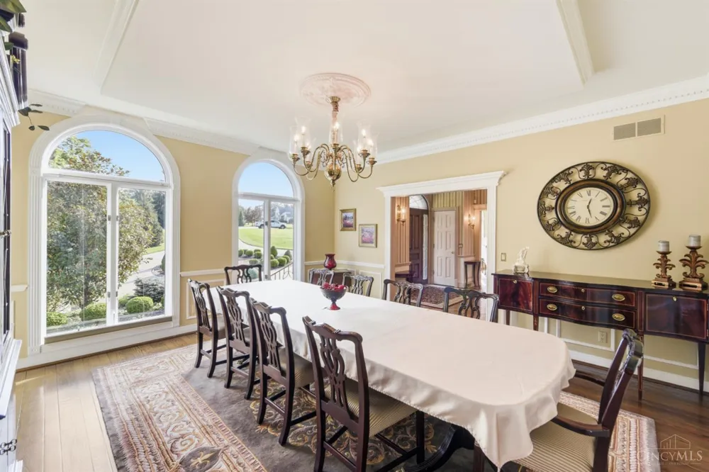5595 Boomer Road Cincinnati, OH 45247