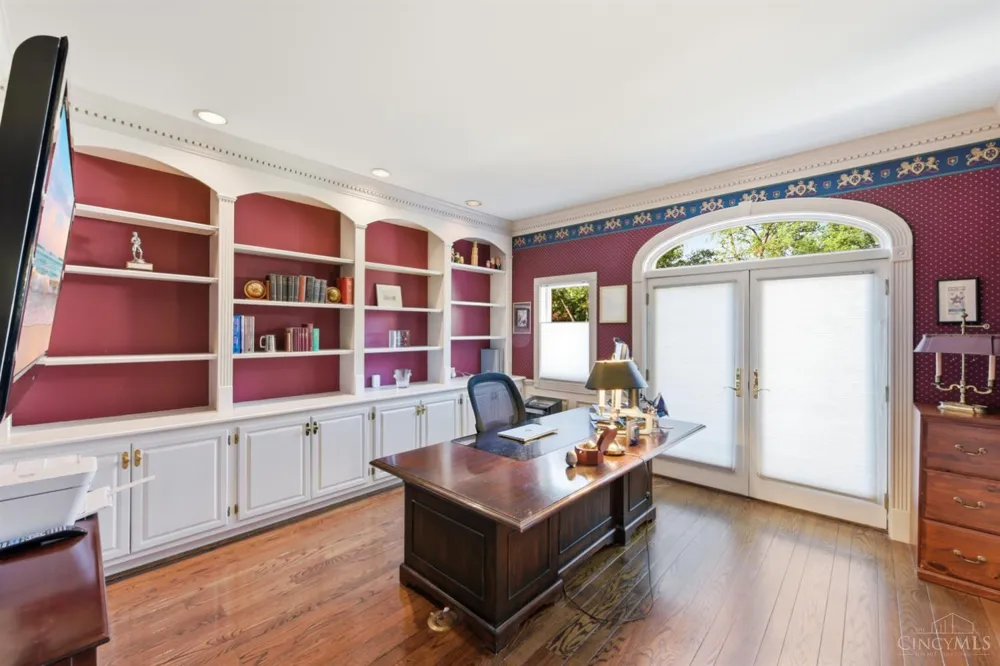 5595 Boomer Road Cincinnati, OH 45247