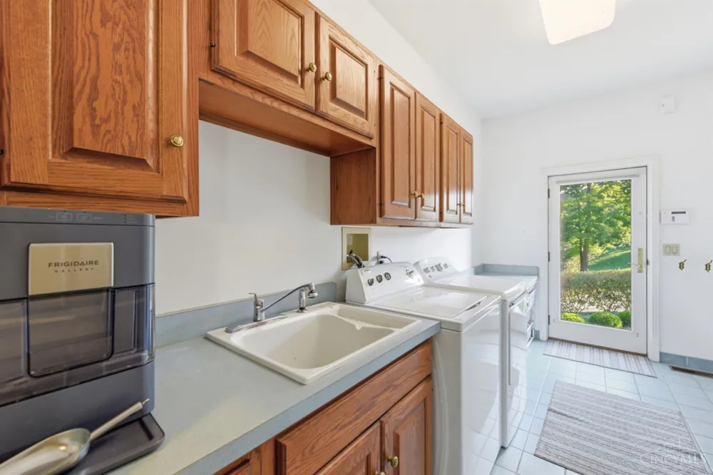 5595 Boomer Road Cincinnati, OH 45247