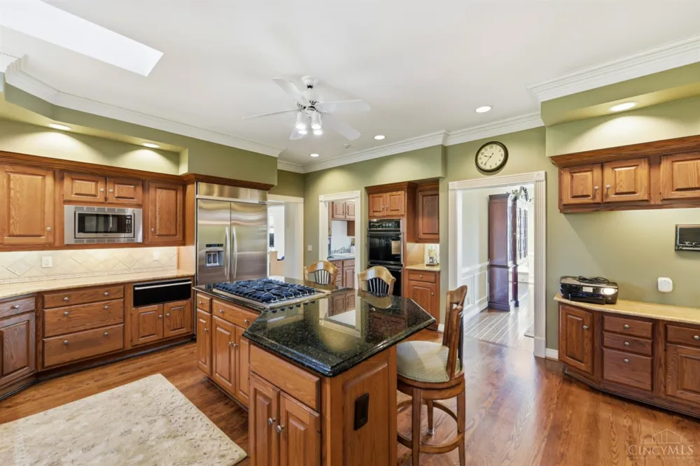 5595 Boomer Road Cincinnati, OH 45247