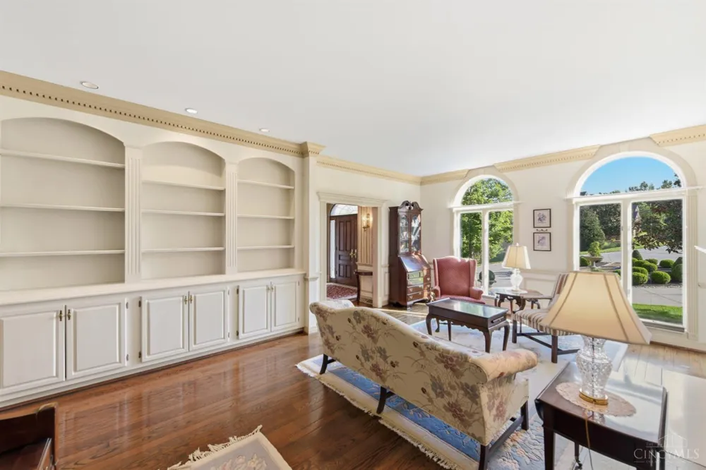 5595 Boomer Road Cincinnati, OH 45247