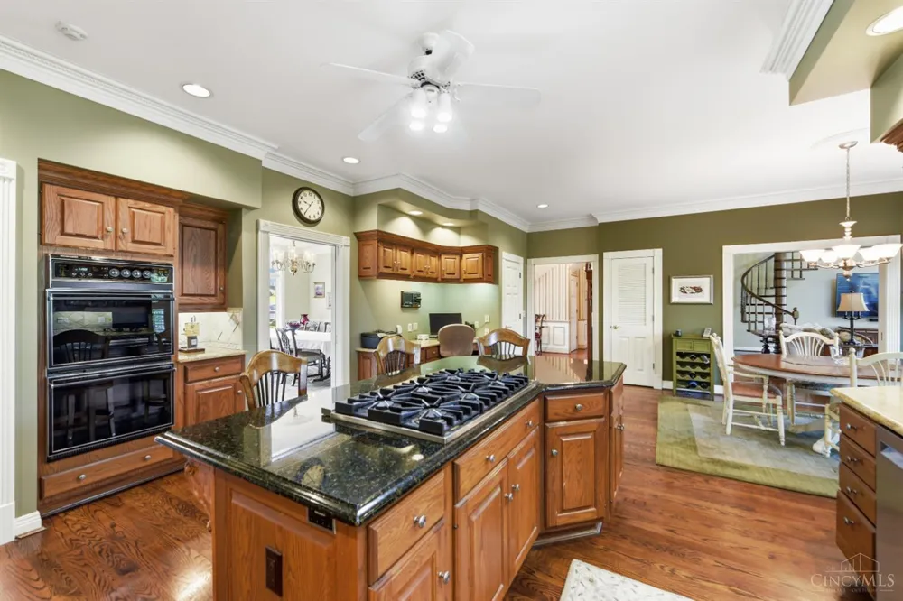5595 Boomer Road Cincinnati, OH 45247