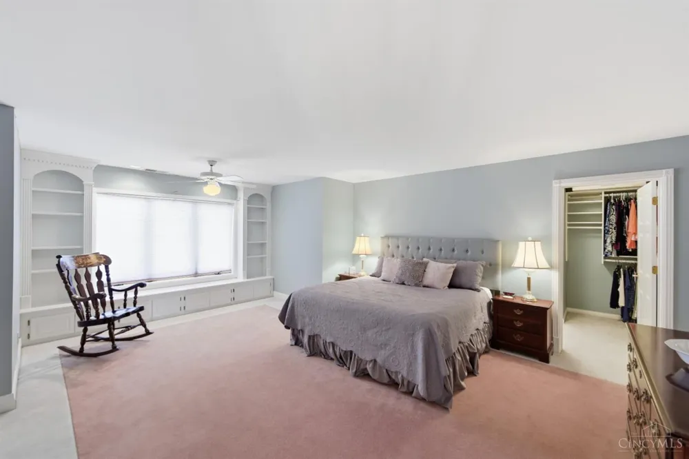 5595 Boomer Road Cincinnati, OH 45247