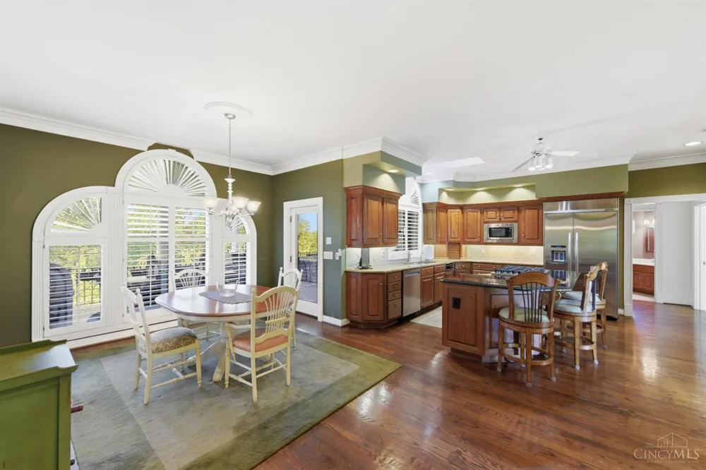 5595 Boomer Road Cincinnati, OH 45247