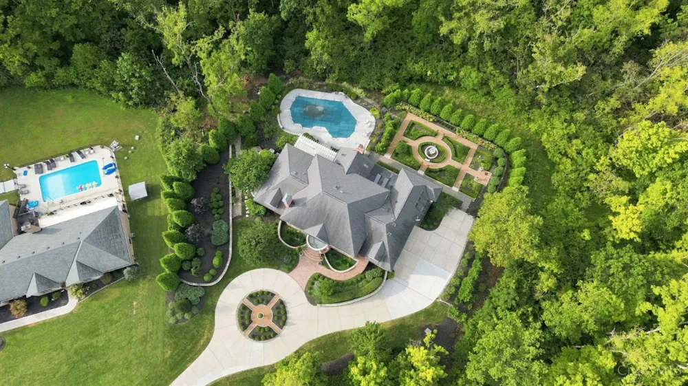 5595 Boomer Road Cincinnati, OH 45247