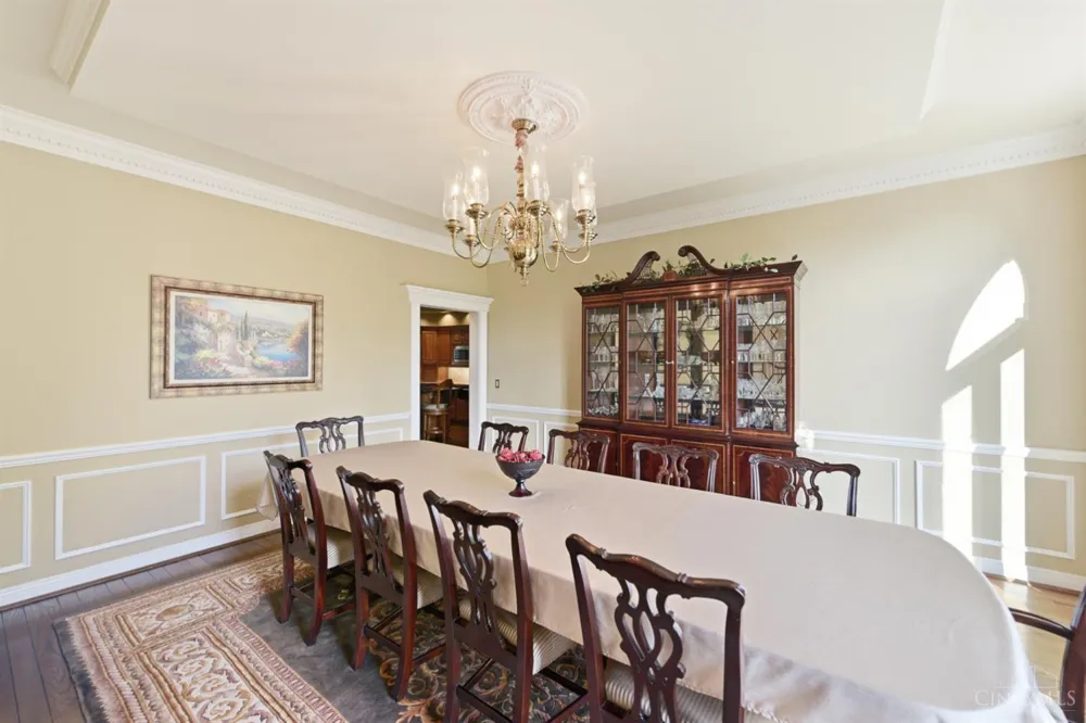 5595 Boomer Road Cincinnati, OH 45247