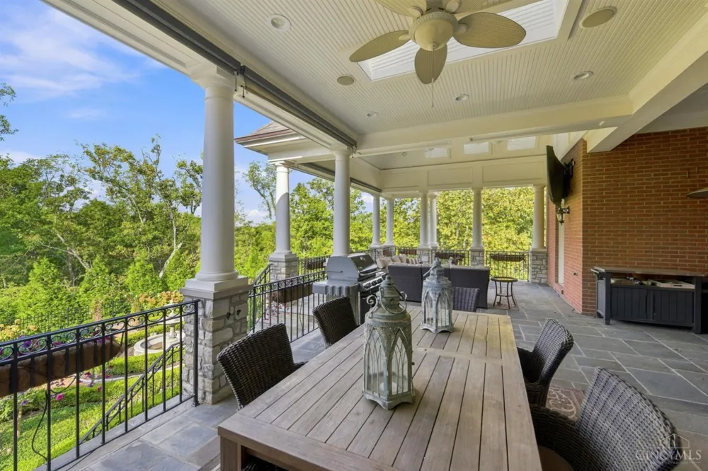 5595 Boomer Road Cincinnati, OH 45247